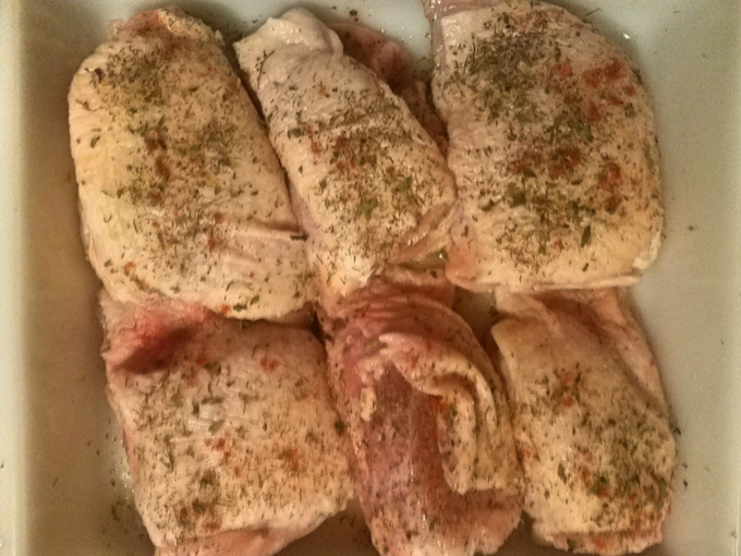 healthy_uncooked_seasoned_chicken_thighs